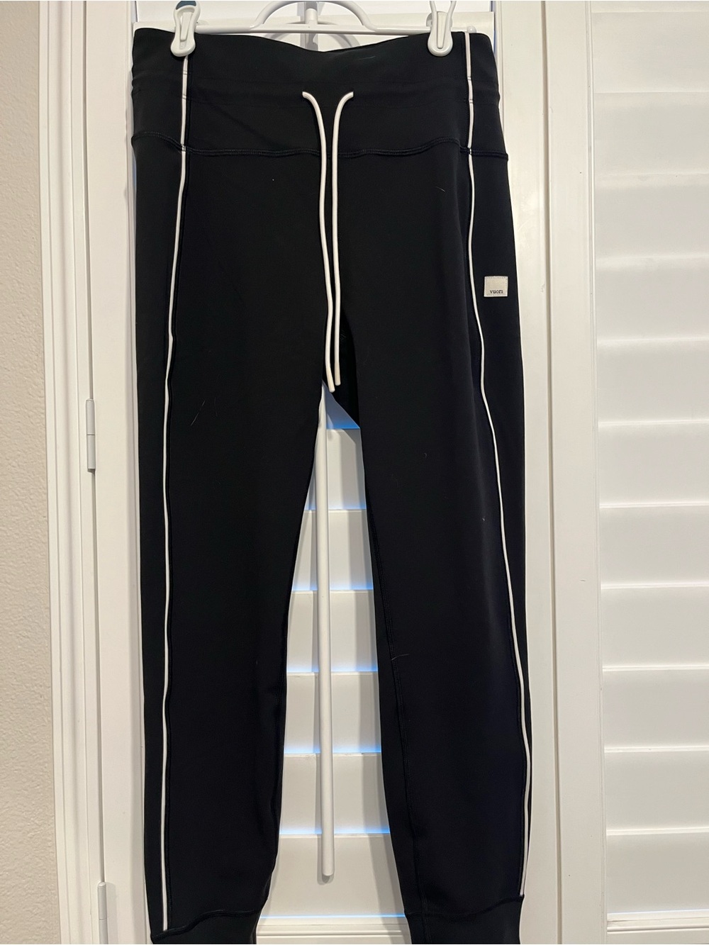 Vuori daily piped leggings